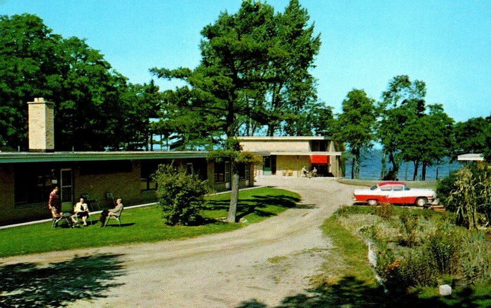 Terrace Beach Motel - Old Postcard (newer photo)